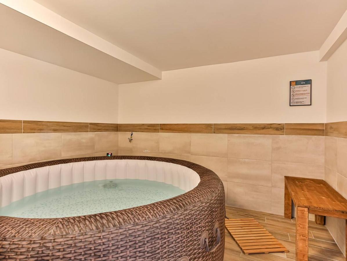 Maison Familiale La Belle Vie Jacuzzi/Sauna 생 질 크루아 드 비 외부 사진